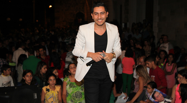 وائل سعيد يغني أمام ألفي شخص في بشري!