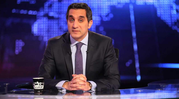 باسم يوسف منع التصوير في عزاء والدته وحشد سياسي وفني إلى جانبه