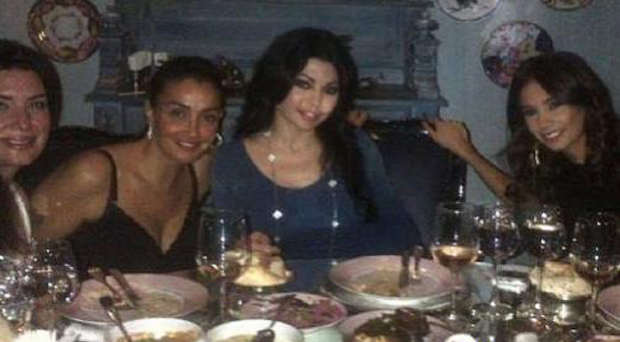 هيفاء وهبي وغادة عبد الرازق معاً على مائدة العشاء في بيروت