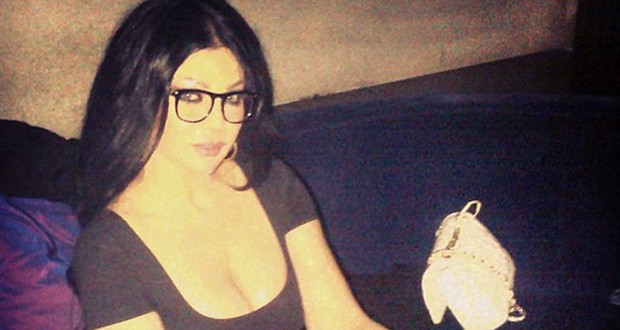 بالصورة: هيفاء وهبي Geek Chic بالنظارات وتبتكر أساليب جديدة للتواصل مع معجبيها
