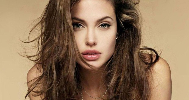 Angelina Jolie تعاني من ألم شديد والسبب إستئصالها لثدييها