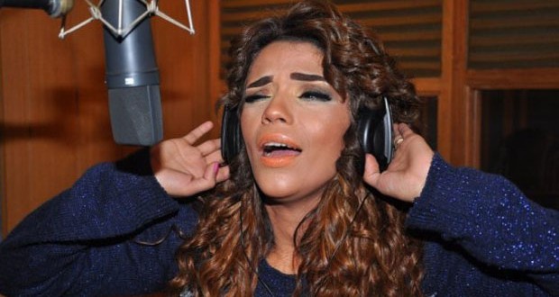 بالصور: أمينة تسجّل أغنية للجيش المصري