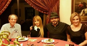 بالصورة: رامي عياش مع زوجته، أبو عدنان وشانتال سرور على العشاء