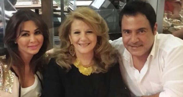 بالصورة: عاصي الحلاني وزوجته كوليت مع ليلى الصلح على العشاء بمناسبة إنطلاق مهرجانات بعلبك