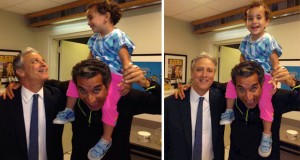 بالصور: باسم يوسف مع إبنته وجون ستيوارت في لقطات عفويّة
