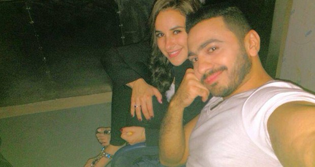تامر حسني ينشر صورة Selfie مع شيري عادل في كواليس “فرق توقيت” ويشعل الجمهور
