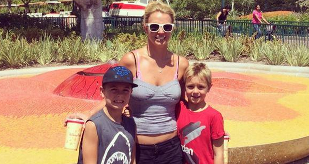 بالصورة: Britney Spears في عطلة مع أولادها إلى Disney