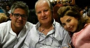 صورة بتجرد: نانسي عجرم مع والدها وشقيقها نبيل عجرم وإفطار عائلي مميّز