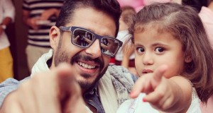 بالصورة: محمد حماقي بالنظارة وإحتفل بعيد ميلاد الصغير فريدة