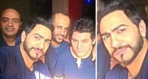 تامر حسني عايد تميم بصورة Selfie