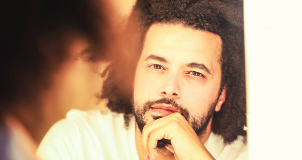 عبدالفتاح الجريني يغير جلده ويقدم أغنية شعبي مع “المدفعجية”