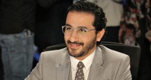 أحمد حلمي يروّج لكتابه الجديد “شفرة حلمي” – بالفيديو
