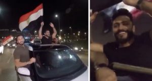 تامر حسني يحتفل بفوز المنتخب المصري في شوارع القاهرة