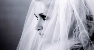 باريس هيلتون تسرق الأنظار بفستان الزفاف – بالصور