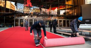 مهرجان برلين السينمائي يتمسك بلون البساط الأحمر