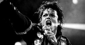 “سوني” تعتزم الاستحواذ على حقوق نصف أعمال مايكل جاكسون الفنية