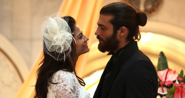 التركي جان يمان يتزوّج من حبيبته – بالصور
