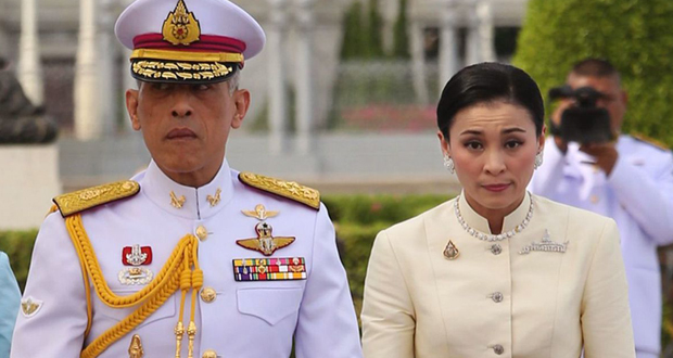 جلسة تصوير لملكة تايلاند تثير السخرية.. شاهد ما فعله “الفوتوشوب”!
