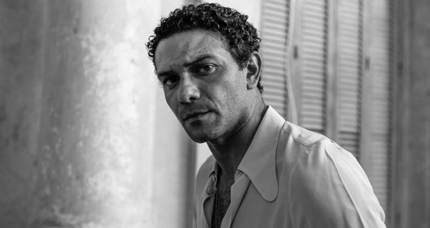آسر ياسين يستعد لفيلم “الشايب” بوشم جديد