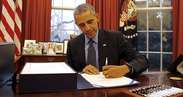 “أوباما” يكتب رسالة بخط يده إلى سجينة.. من هي وماذا فعلت؟
