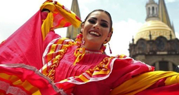882 راقصًا حطموا رقمًا قياسيًا في المكسيك لأكبر رقصة فولكلورية