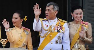 صورة جريئة لزوجة الملك التايلاندي تتسبّب بعطل في الموقع الرسمي للقصر