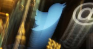 “تويتر” يتراجع عن قرار أغضب الملايين من مستخدميه حول العالم
