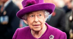 الملكة إليزابيث تغادر قصر باكنغهام بسبب فيروس كورونا!