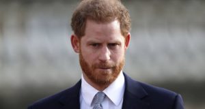 الأمير هاري متّهم بـ”الاستهانة” بالملكة إليزابيث