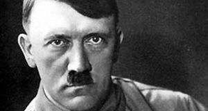 علامة تجارية رياضية شهيرة تثير الجدل بحذاء يُشبه وجه أدولف هتلر