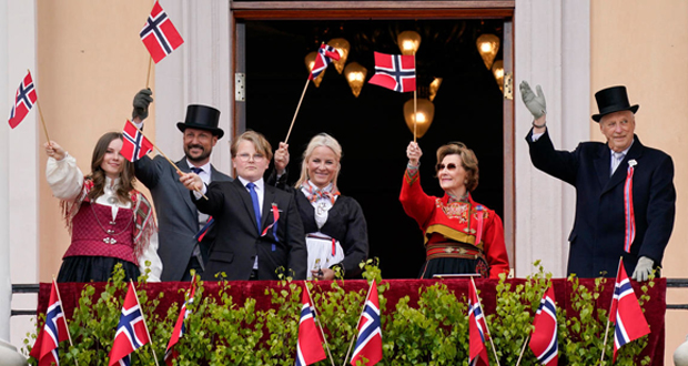 النرويجيون يتخلون عن “البوناد” ويحيون العيد الوطني من منازلهم