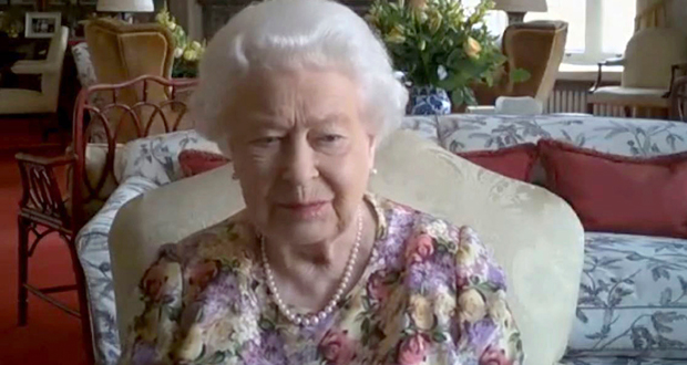 إليزابيث الثانية تُجري أول اتصال بالفيديو في سن 94 عامًا