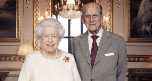 الأسرة المالكة تحتفل “عن بعد” بعيد ميلاد الأمير فيليب الـ99