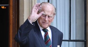 الأمير فيليب يسلم منصبه العسكري الشرفي بعد 67 عاماً من الخدمة