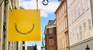 الدنمارك تحوّل الفرح إلى فنّ.. دشنت متحفًا للسعادة