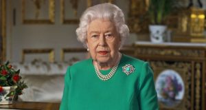الملكة إليزابيث ترفض العودة إلى قصر باكنغهام