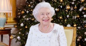 للمرة الأولى في عهدها.. الملكة إليزابيث تلغي حفل تقديم هدايا عيد الميلاد
