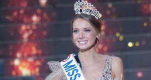 حسناء النورماندي أماندين بوتي تتوّج بلقب ملكة جمال فرنسا 2021