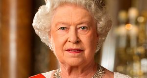 توقيع الملكة إليزابيث بدلاً من صورتها على عملات معدنية