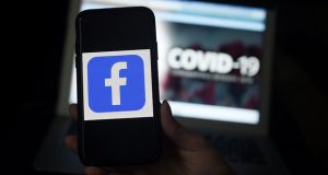 فيسبوك يكثف جهوده لكبح الأخبار المضللة حول لقاحات كورونا