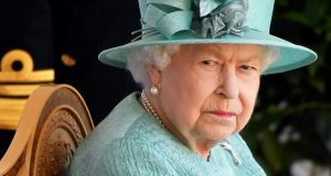 الملكة إليزابيث تواجه صعوبة في “الحركة”