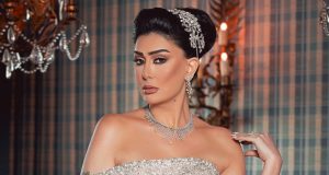 غادة عبد الرازق تشعل مواقع التواصل الاجتماعي بفستان زفاف