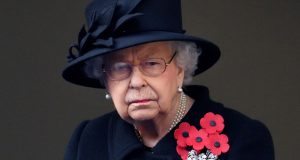 بعد تدهور صحة الملكة إليزابيث.. ملامح الحداد تظهر على شاشة “بي بي سي”