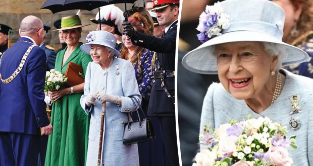 بابتسامة عريضة.. الملكة إليزابيث تشارك في حفل المفاتيح في اسكتلندا