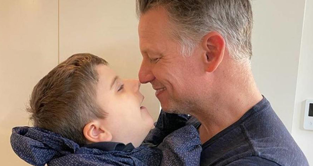 ريتشارد إنجل يخسر ابنه بعمر 6 سنوات بعد معاناة مع المرض