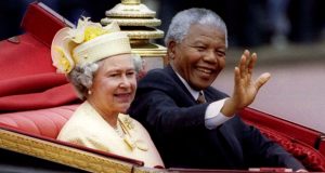 نيلسون مانديلا لم يستخدم الألقاب الرسمية مع الملكة الراحلة.. هذا ما كشفه رئيس الوزراء