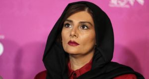إيران تعتقل الممثلة هنغامه غازياني.. خلعت الحجاب تضامناً مع الاحتجاجات!