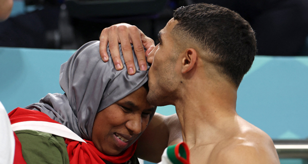 “أحبك أمي”.. نجم المنتخب المغربي أشرف حكيمي ووالدته يقلبان مواقع التواصل