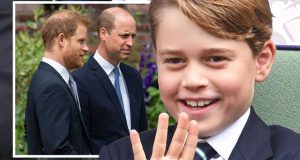 الأمير ويليام يتلقى تحذيرًا بخصوص علاقة ابنه الأمير جورج وشقيقه الأمير هاري