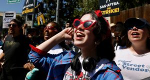 هوليوود تطوي صفحة اضراب تاريخي شلها لأشهر